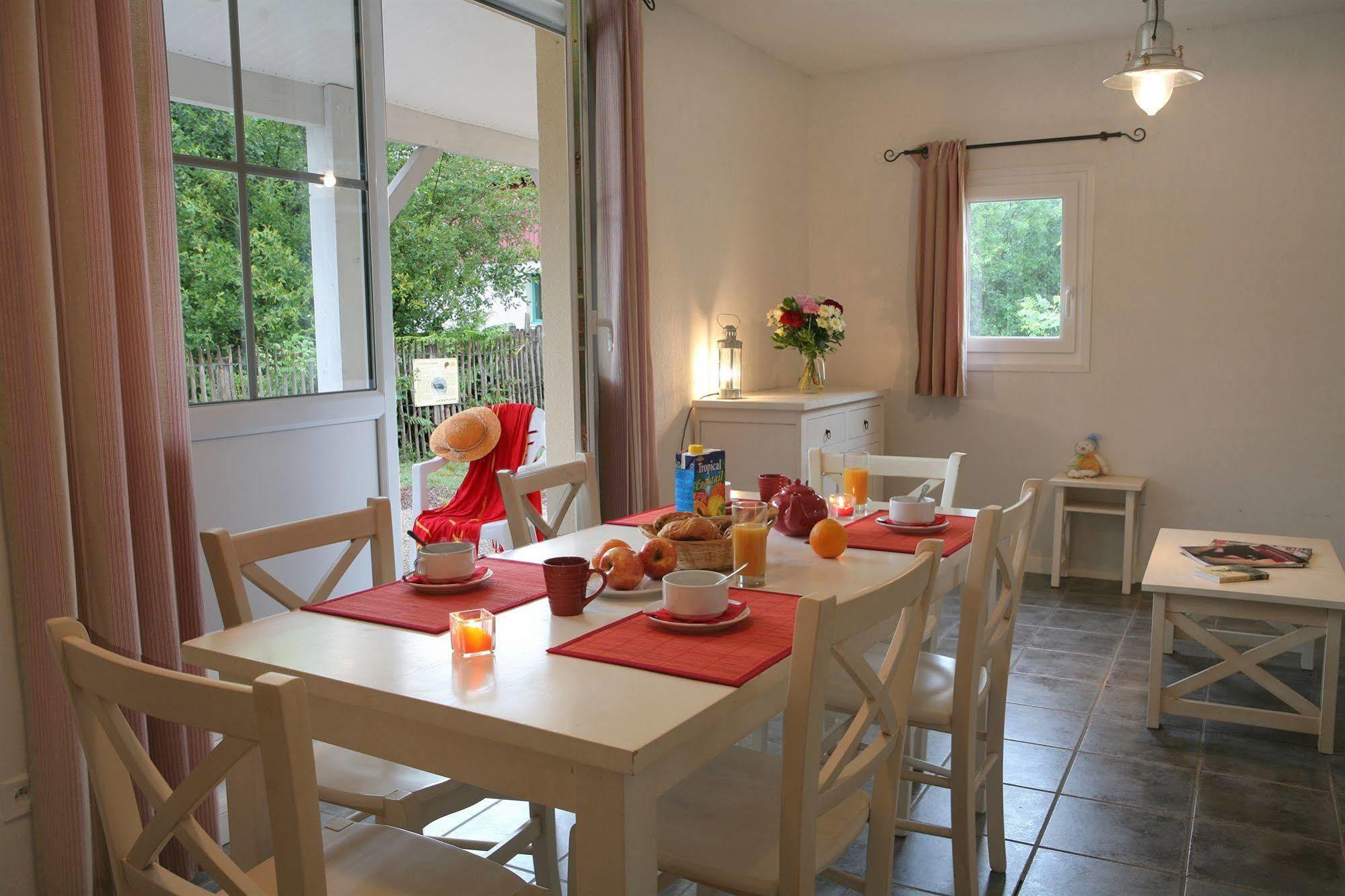 Residence Nemea Les Rives De Saint Brice Арес Екстер'єр фото