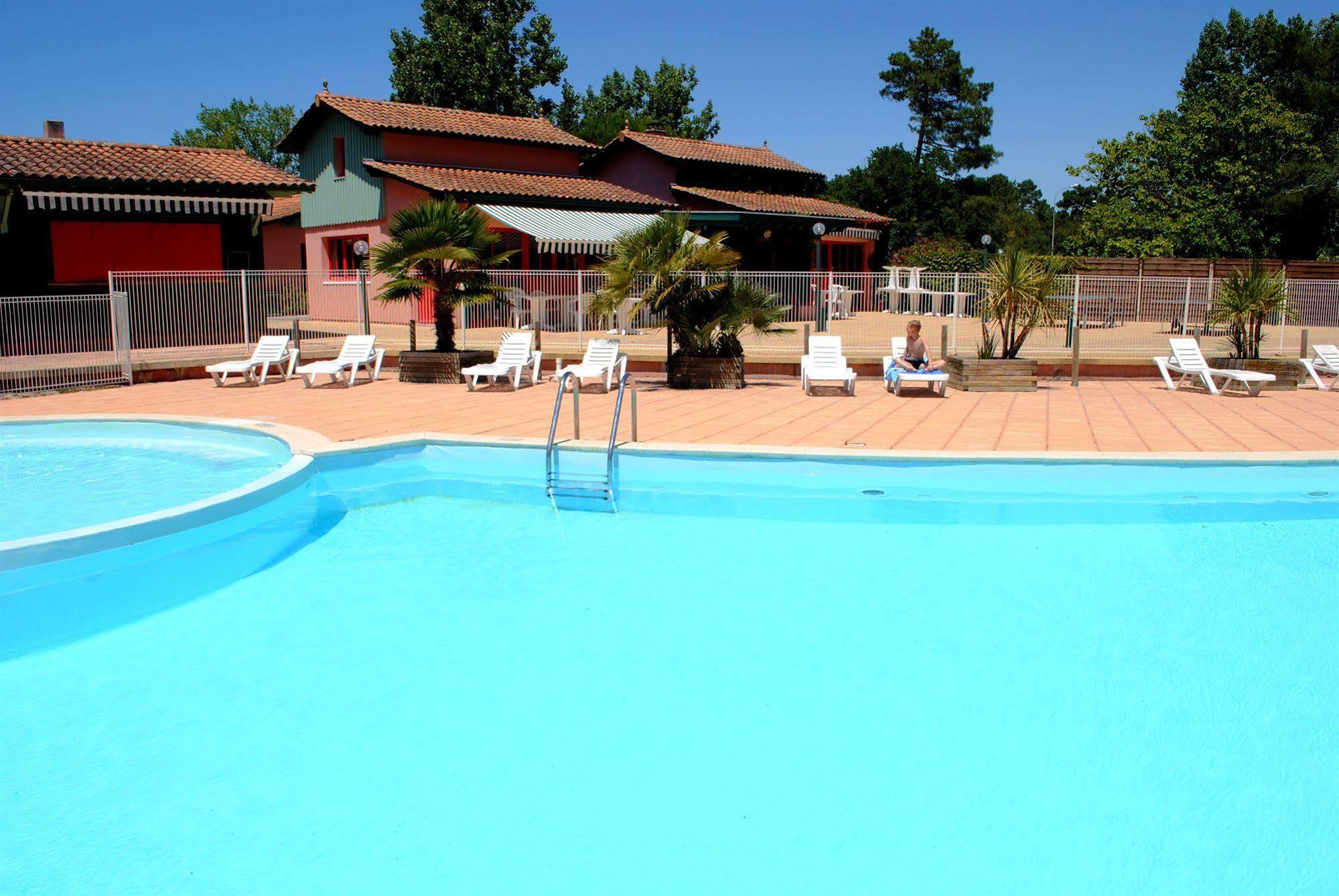 Residence Nemea Les Rives De Saint Brice Арес Екстер'єр фото