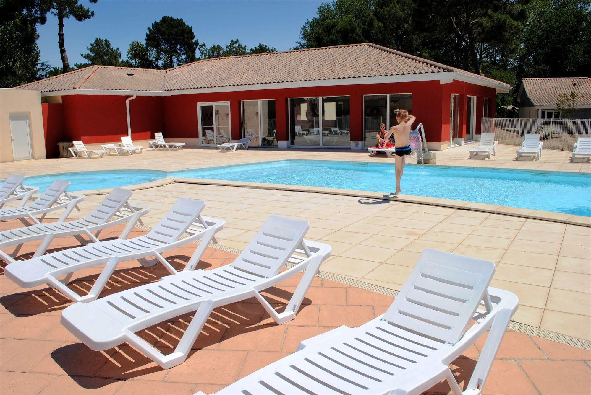 Residence Nemea Les Rives De Saint Brice Арес Екстер'єр фото