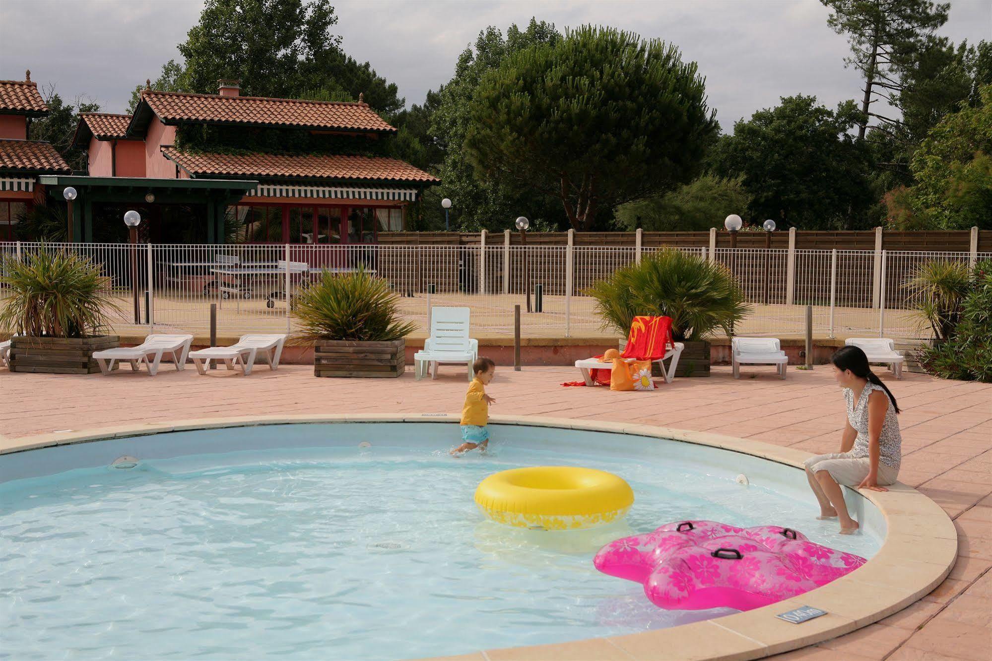 Residence Nemea Les Rives De Saint Brice Арес Екстер'єр фото
