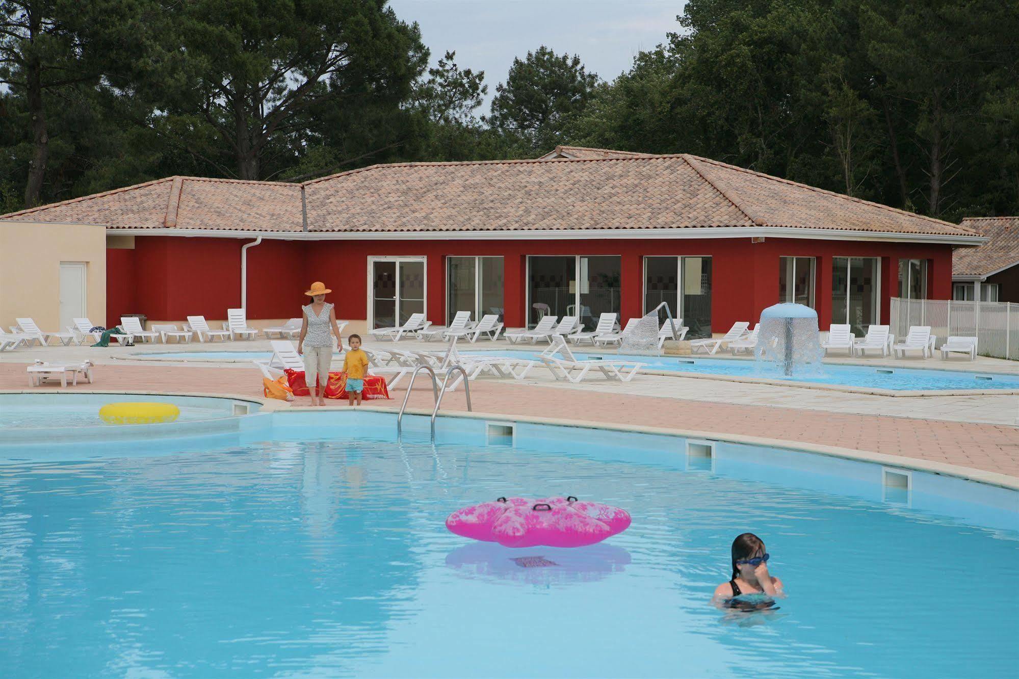 Residence Nemea Les Rives De Saint Brice Арес Екстер'єр фото